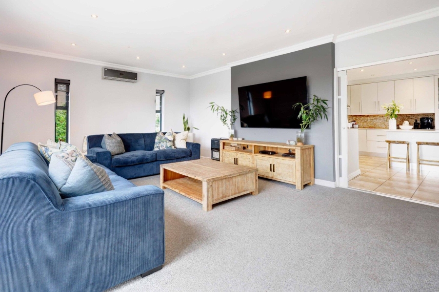 4 Bedroom Property for Sale in Van Riebeeckshof Western Cape